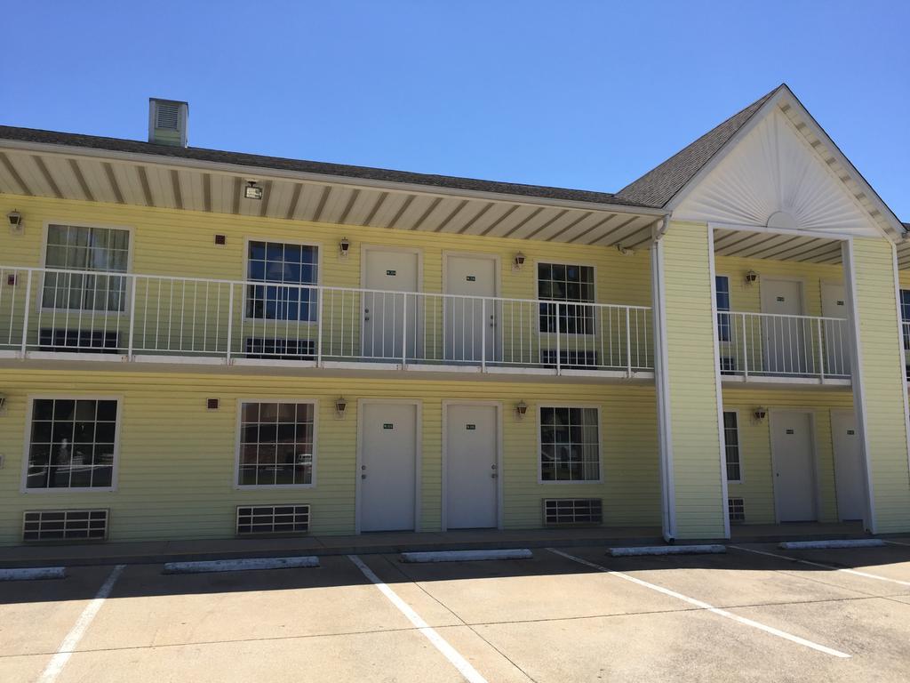 Spinning Wheel Inn Branson Exterior photo