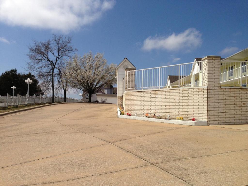 Spinning Wheel Inn Branson Exterior photo